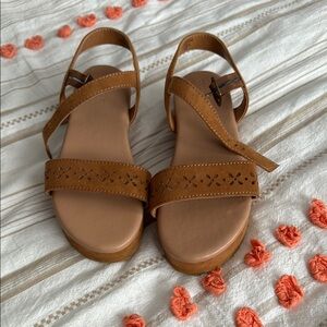 Brown Flat Sandals with Open Toe Design and Adjustable Ankle Strap